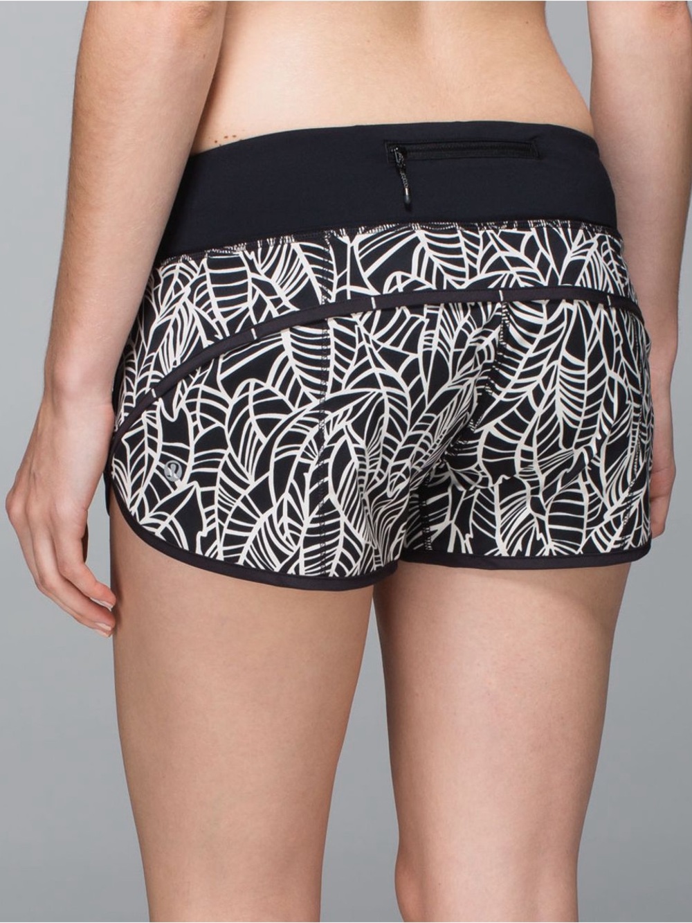 Lululemon /// Women’s Run: Speed Short 2.5” - Pretty Palm - Size 4